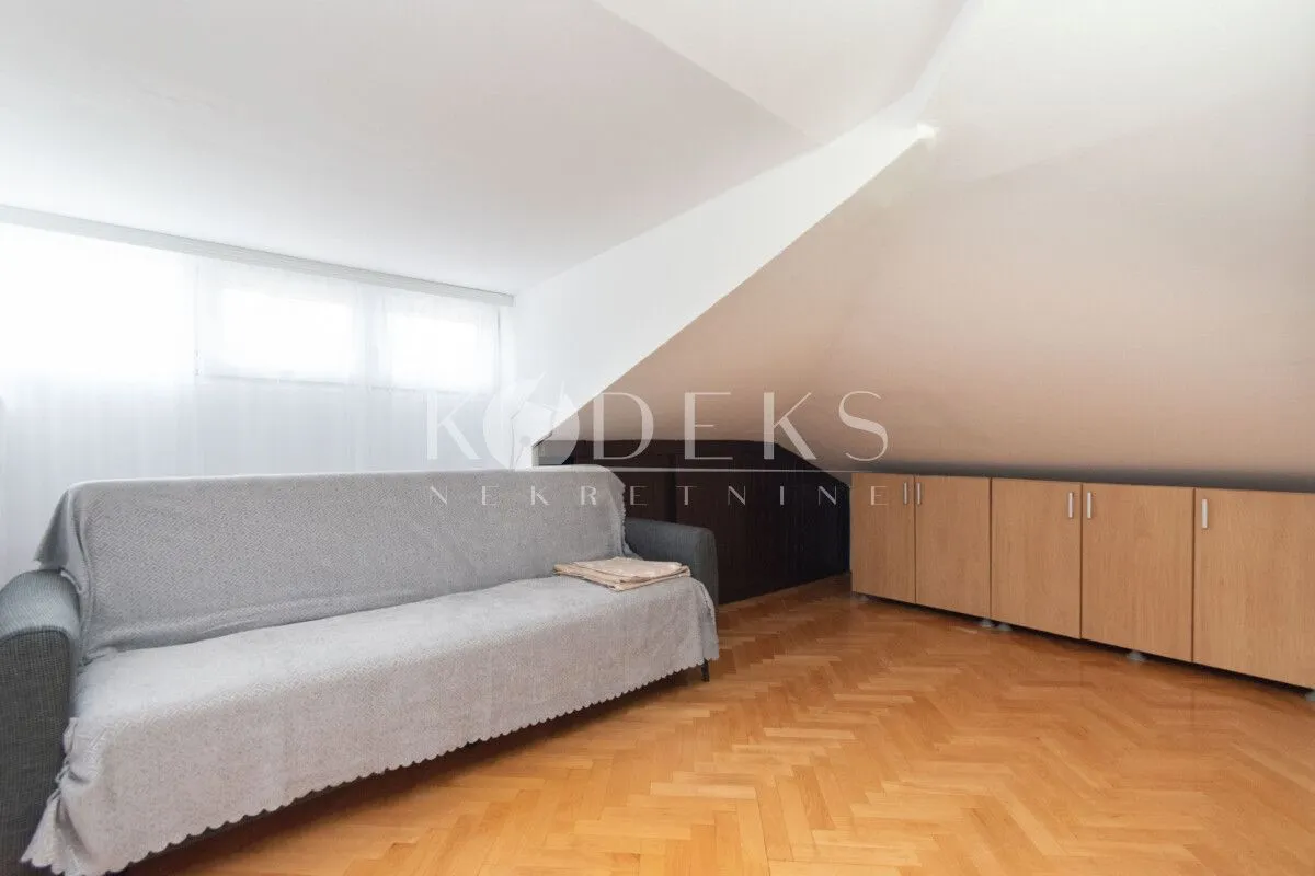 Izdavanje, trosoban stan, 56m², Centar, Podgorica