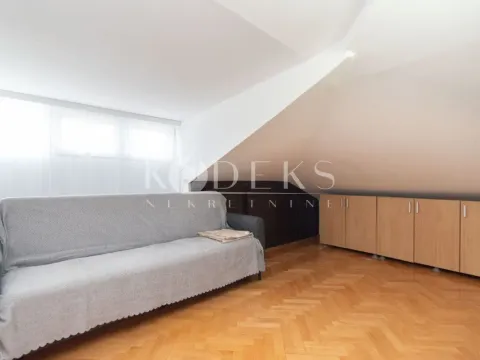 Izdavanje, trosoban stan, 56m², Centar, Podgorica - image 2