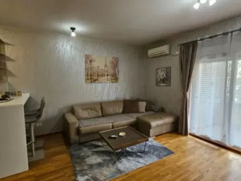Izdavanje, jednosoban stan, 51m², City Kvart, Podgorica - image 1