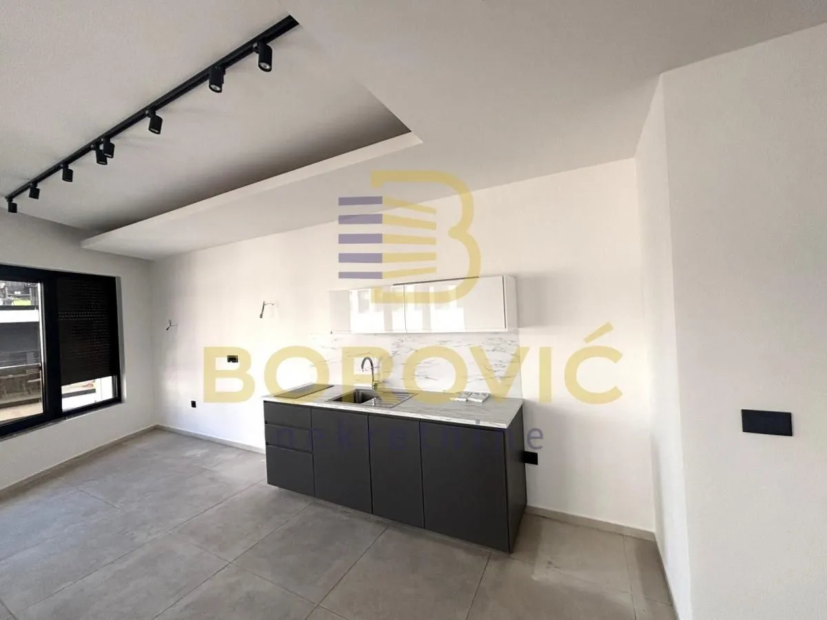 Rent, four bedroom apartment, 123m², Čubura, Beograd