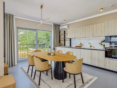 Sale, three bedroom apartment, 158m², Dobrota, Kotor - image 4