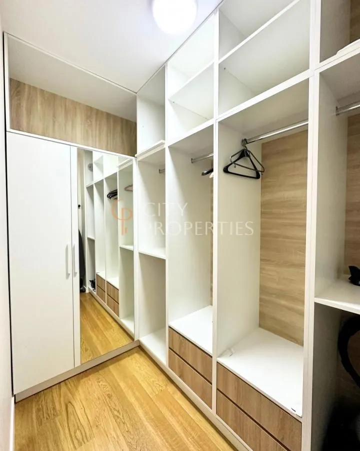 Izdavanje, trosoban stan, 95m², Central Point, Podgorica