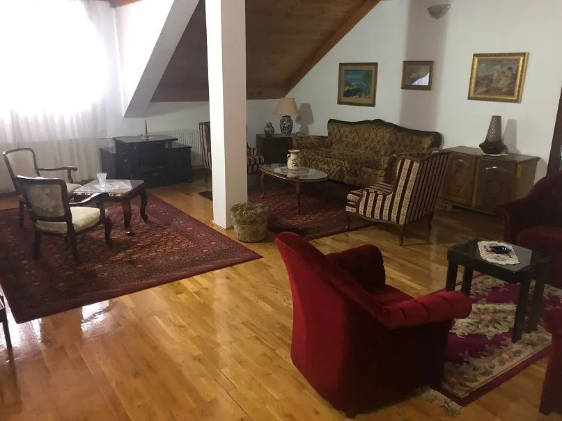 Izdavanje, kuća, 330m², Savski Venac, Beograd