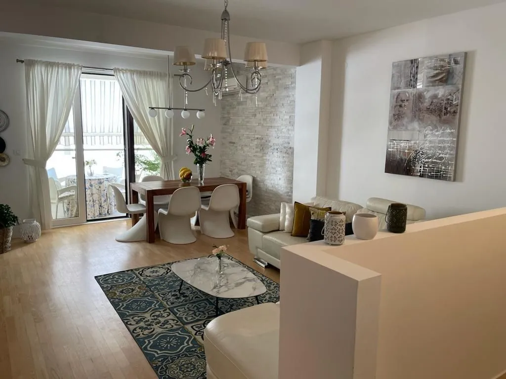 Prodaja, trosoban stan, 91m², Centar, Budva