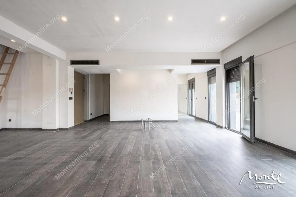 Prodaja, trosoban stan, 236m², Tivat, Crna Gora