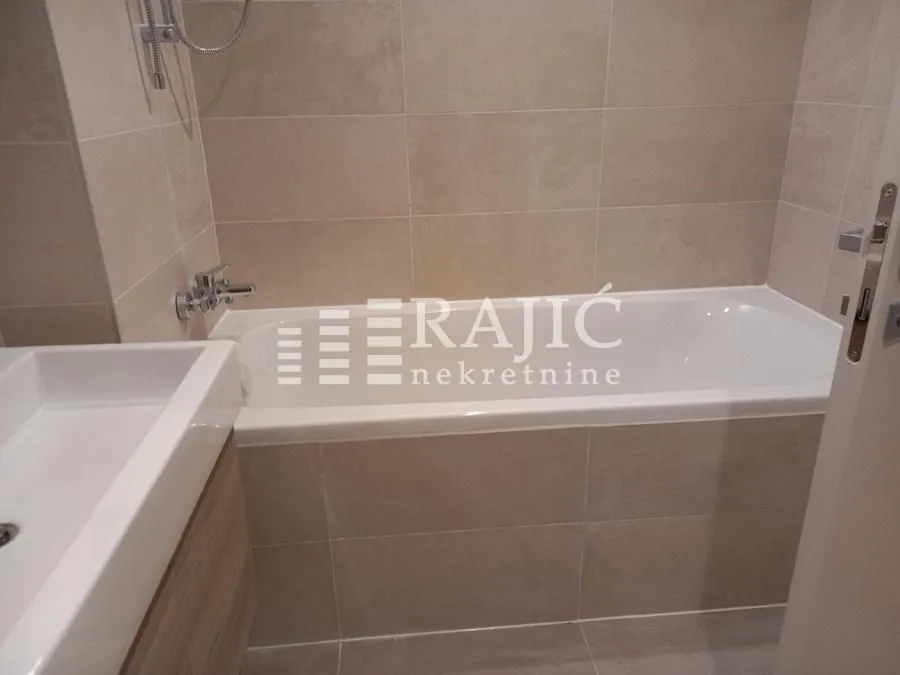 Modern bathroom with a bathtub and sink.