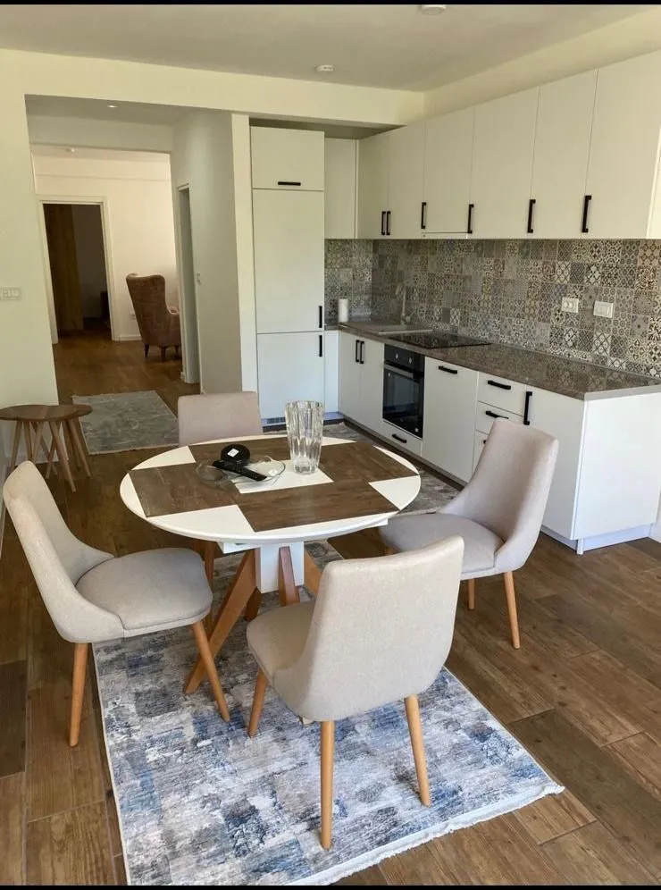 Izdavanje, jednosoban stan, 64m², Mažina, Tivat