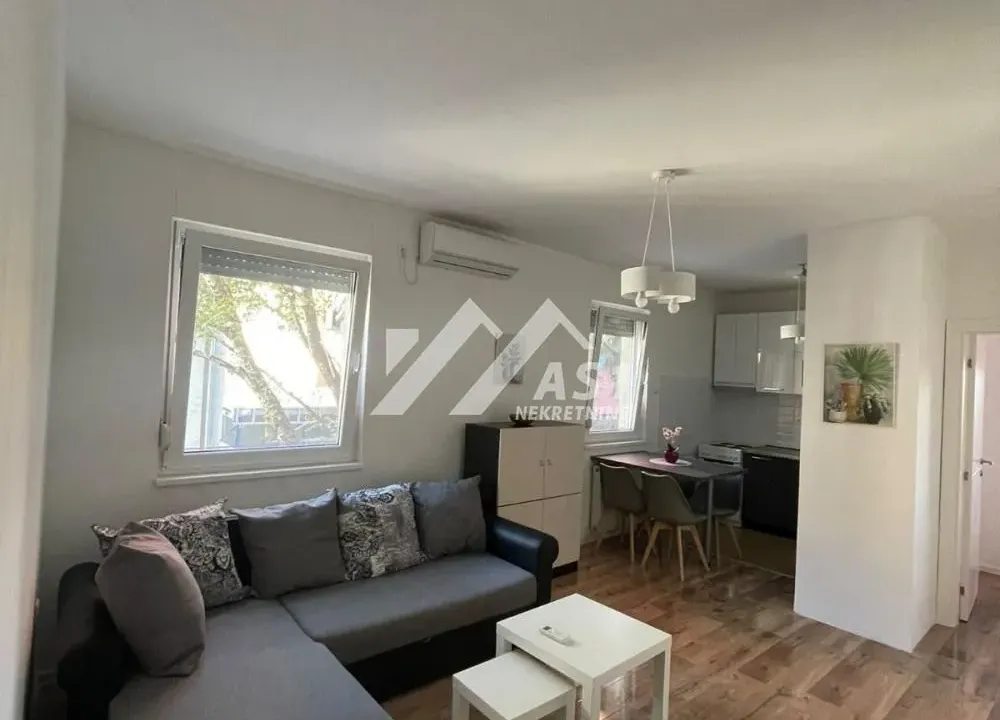 Izdavanje, dvosoban stan, 46m², Bulevar Oslobodjenja, Novi Sad Sve Podlokacije