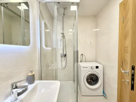 Prodaja, dvosoban stan, 72m², New City, Podgorica - image 7