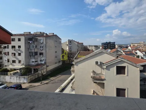 Prodaja, trosoban stan, 80m², Stari Aerodrom, Podgorica - image 14