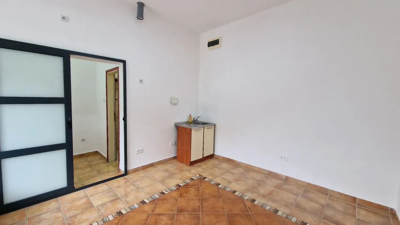 Izdavanje, poslovni prostor, 24m², Budva, Crna Gora