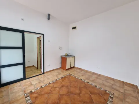 Rent, office space, 24m², Budva, Crna Gora - image 1