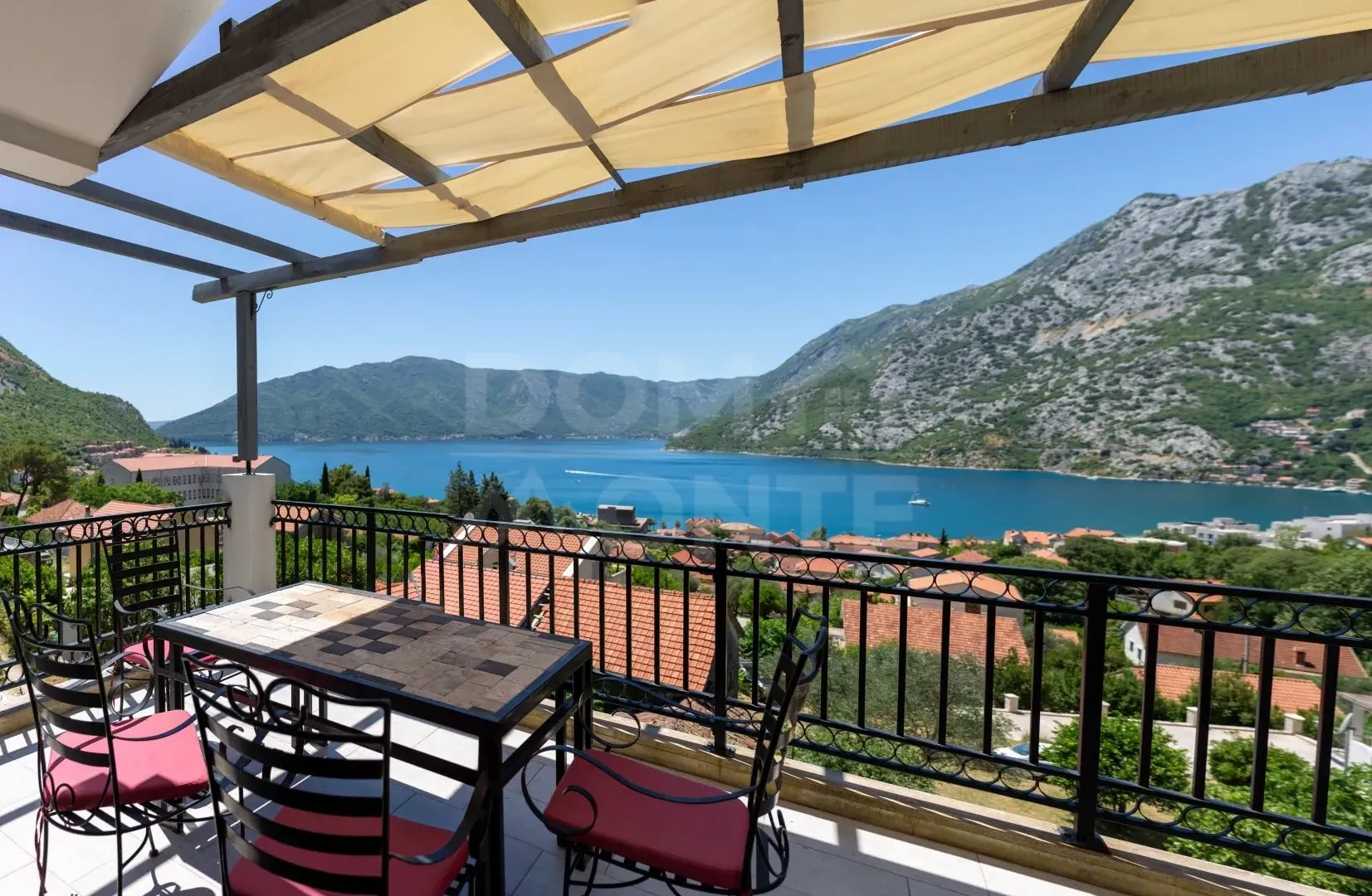 Sale, three bedroom apartment, 208m², Risan, Kotor