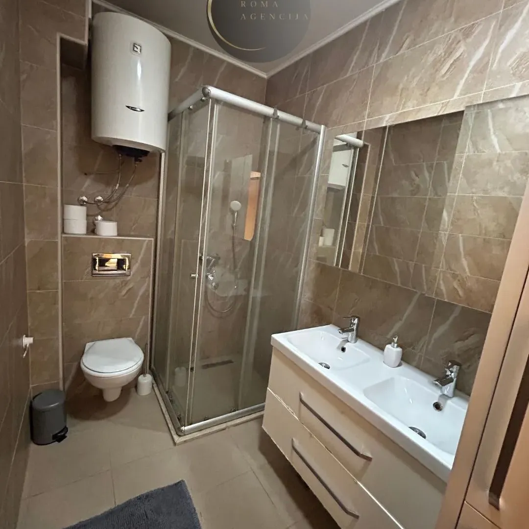 Izdavanje, dvosoban stan, 60m², Blok 9, Podgorica