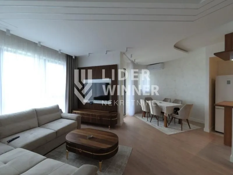 Izdavanje, trosoban stan, 82m², Savski Venac, Beograd