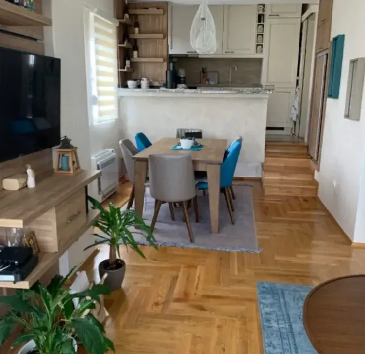 Izdavanje, dvosoban stan, 74m², Zabjelo, Podgorica