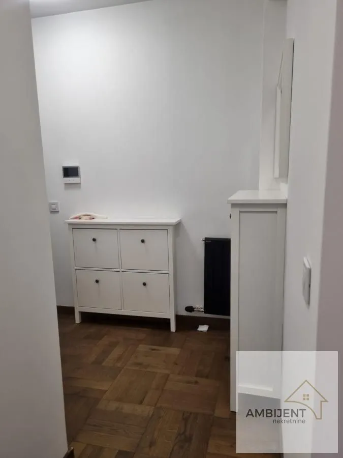 Izdavanje, trosoban stan, 55m², Šumice, Beograd