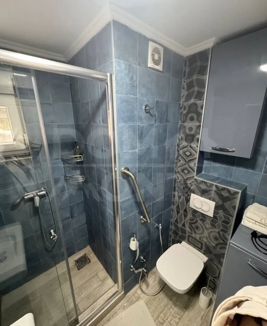 Izdavanje, dvosoban stan, 75m², Centar, Tivat