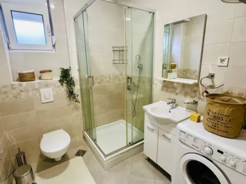 Sale, two bedroom apartment, 64m², Velji Vinogradi, Budva - image 3