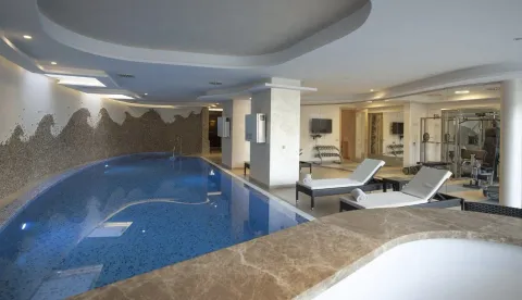 Rent, two bedroom apartment, 183m², Budva, Crna Gora - image 12