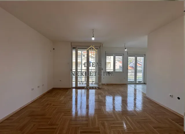Prodaja, dvosoban stan, 73m², Dalmatinska ulica, Podgorica