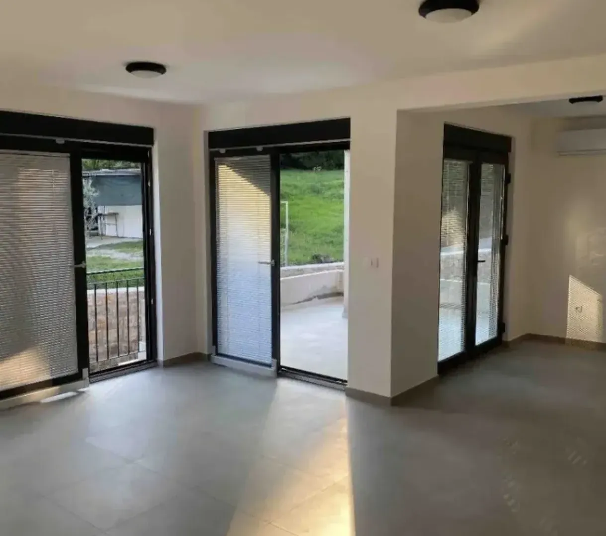 Rent, office space, 70m², Gradiošnica, Tivat