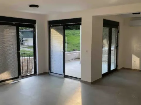 Rent, office space, 70m², Gradiošnica, Tivat - image 4