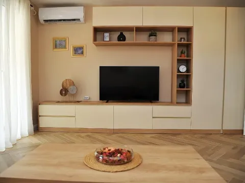 Izdavanje, jednosoban stan, 43m², Budva, Crna Gora - image 1