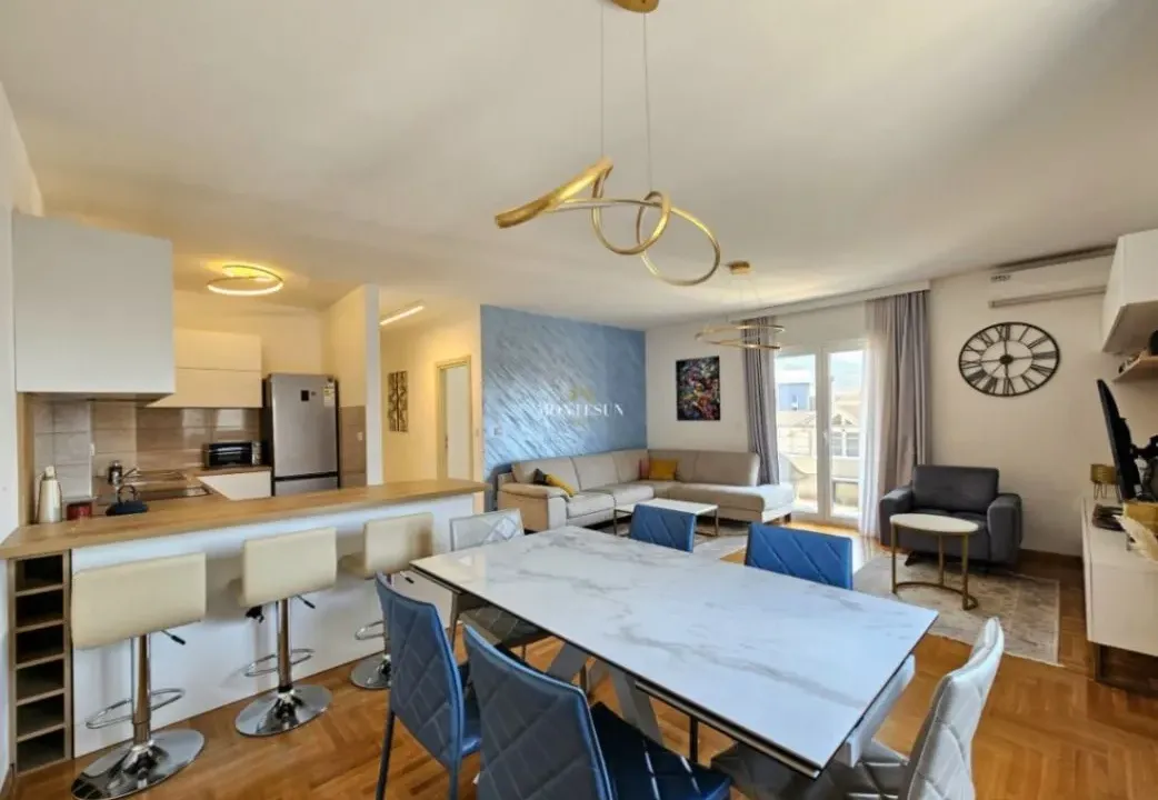 Izdavanje, trosoban stan, 103m², Maslinjak, Budva