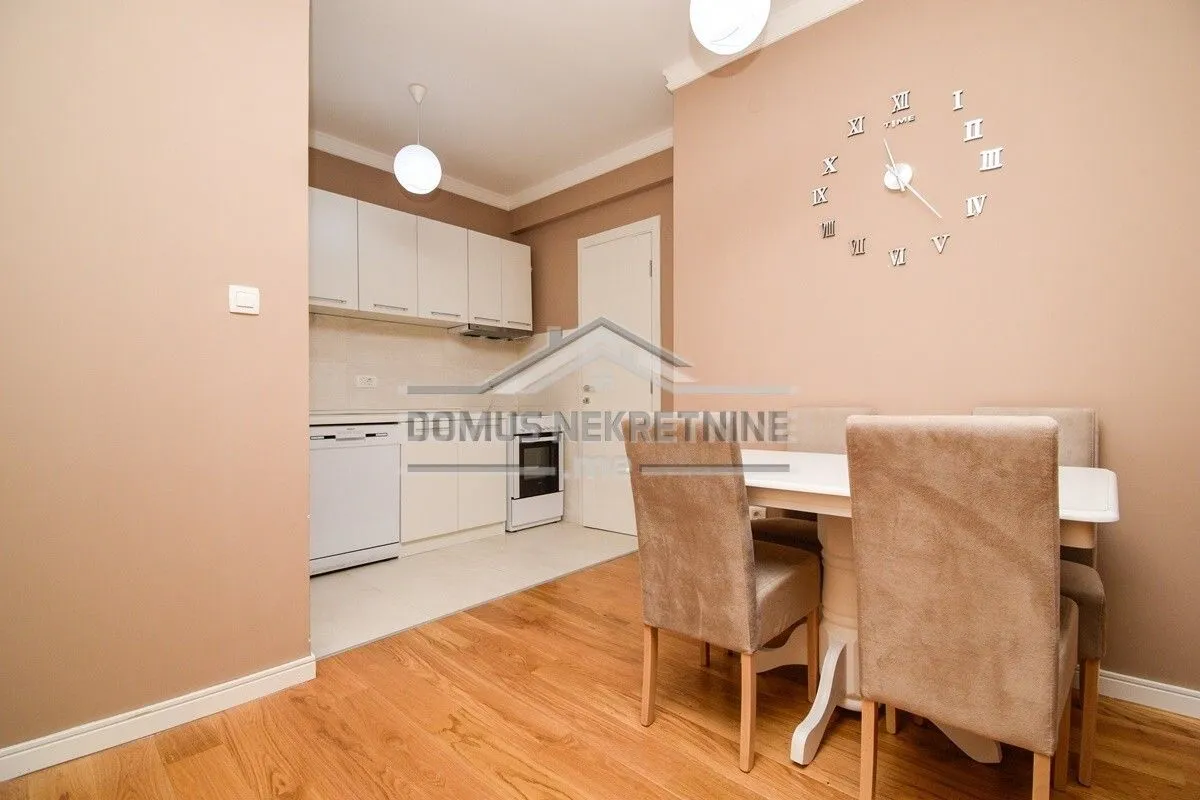 Izdavanje, jednosoban stan, 49m², Central Point, Podgorica