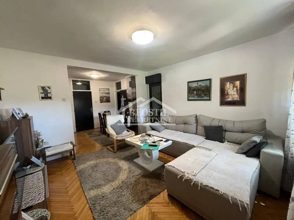 Prodaja, trosoban stan, 76m², Papazovac, Smederevo