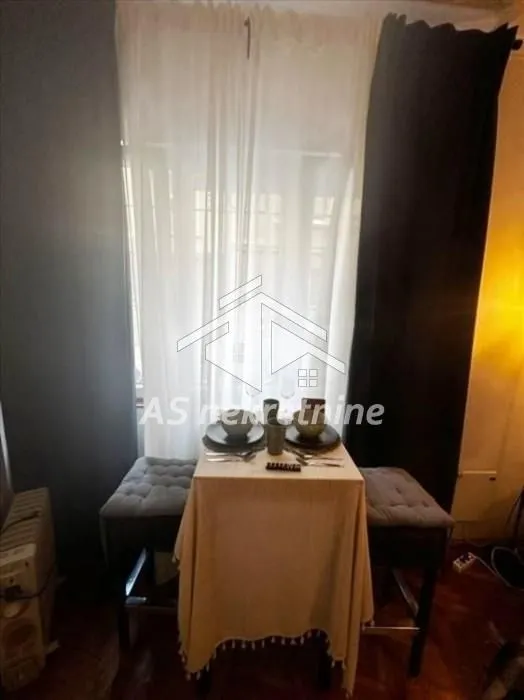 Izdavanje, stan, 40m², Kosančićev Venac, Beograd