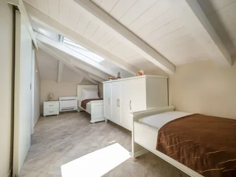 Izdavanje, kuća, 150m², Stoliv, Kotor - image 10