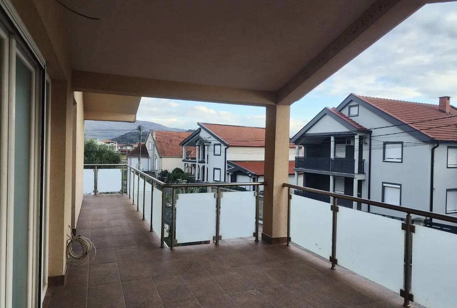 Prodaja, kuća, 250m², Karaburško Polje, Podgorica
