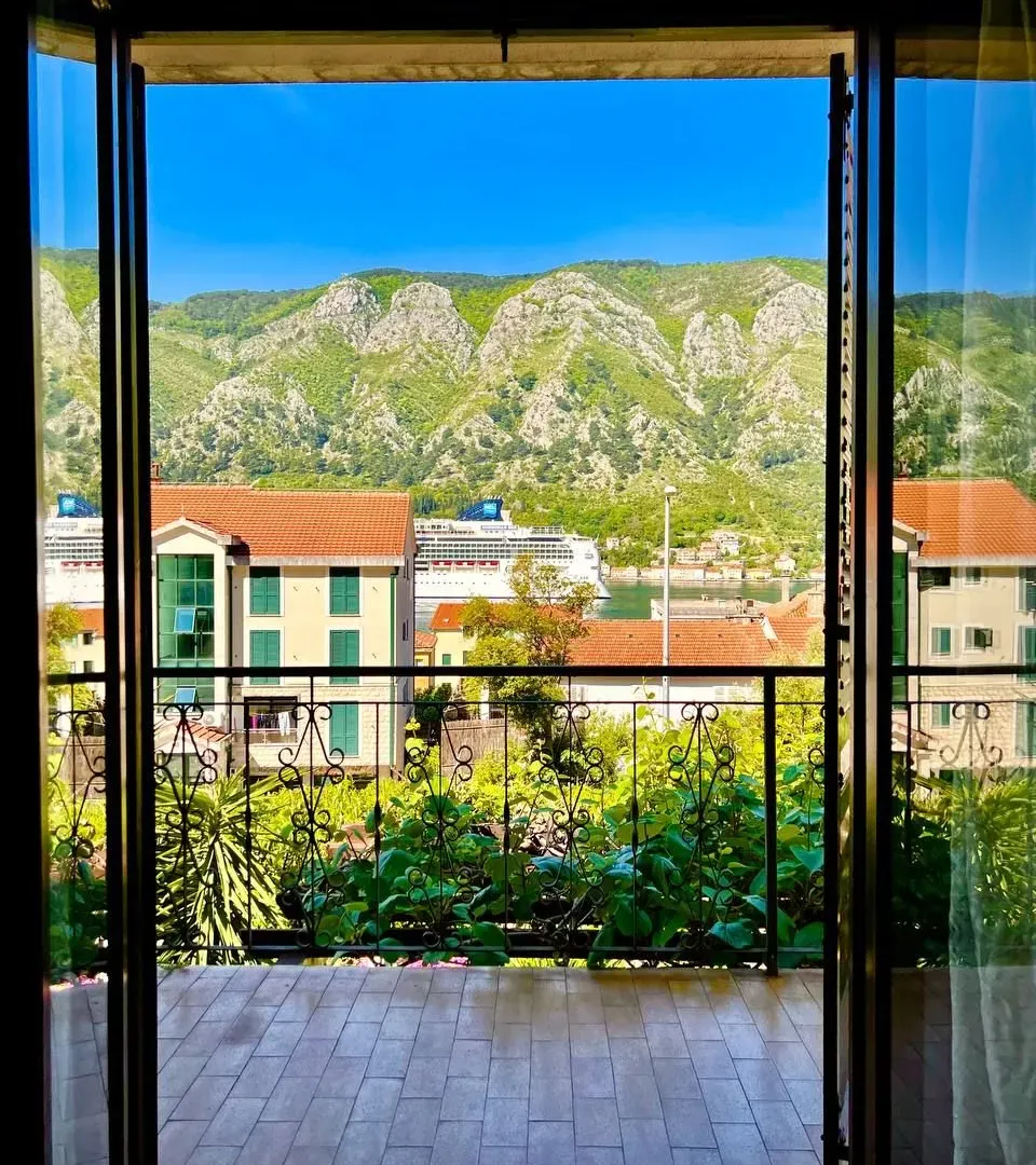 Rent, one bedroom apartment, 33m², Dobrota, Kotor