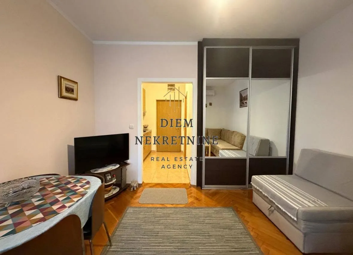 Rent, studio apartment, 27m², Centar, Bar