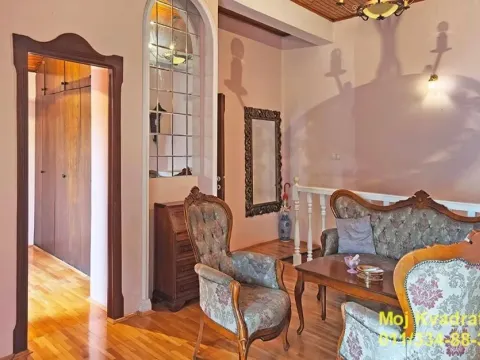 Prodaja, kuća, 200m², Banovo Brdo, Beograd