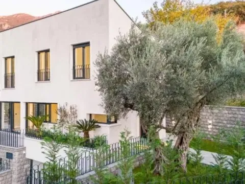 Prodaja, kuća, 240m², Sveti Stefan, Budva - image 1