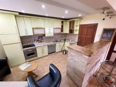 Izdavanje, kuća, 650m², Niš, Srbija - image 11