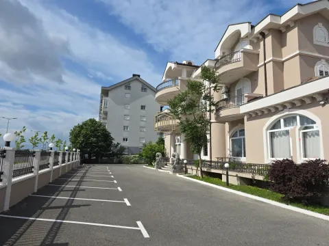 Rent, office space, 500m², Stari Aerodrom, Podgorica - image 9