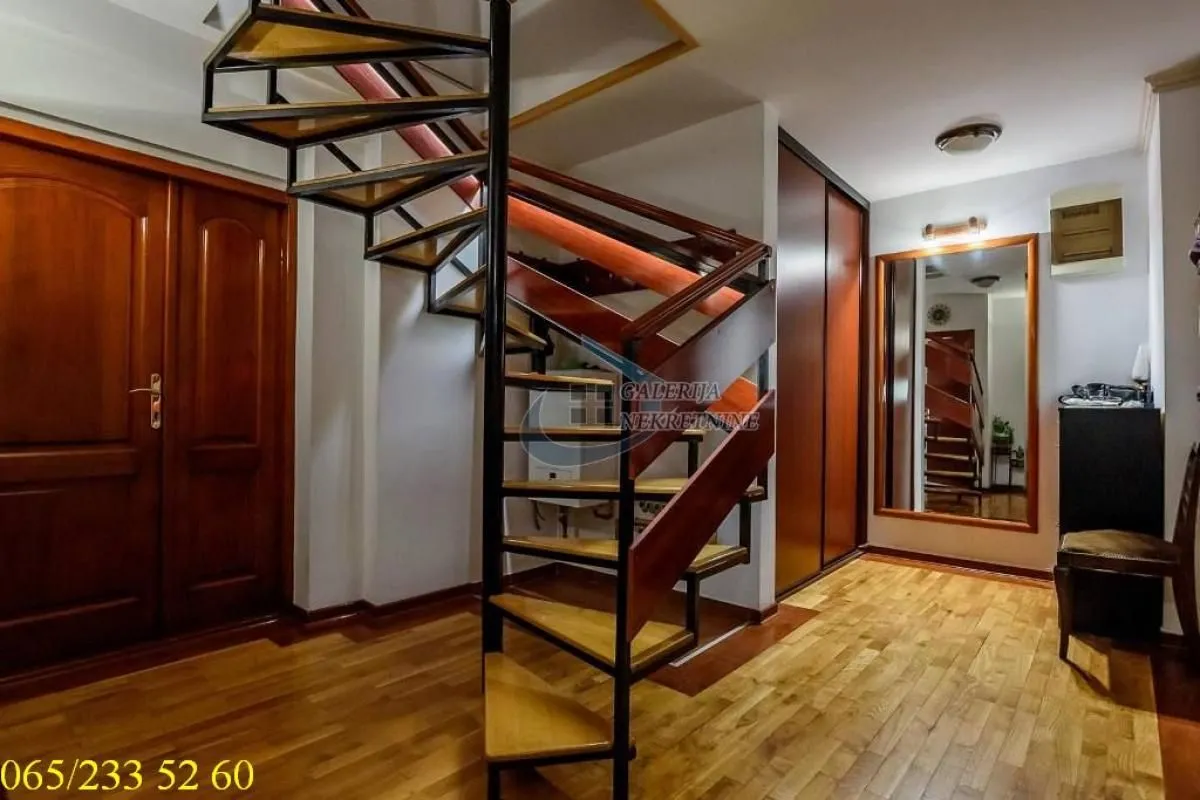 Sale, four bedroom apartment, 104m², Stari Grad, Beograd
