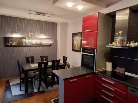 Sale, three bedroom apartment, 70m², Bulevar Oslobodjenja, Novi Sad Sve Podlokacije