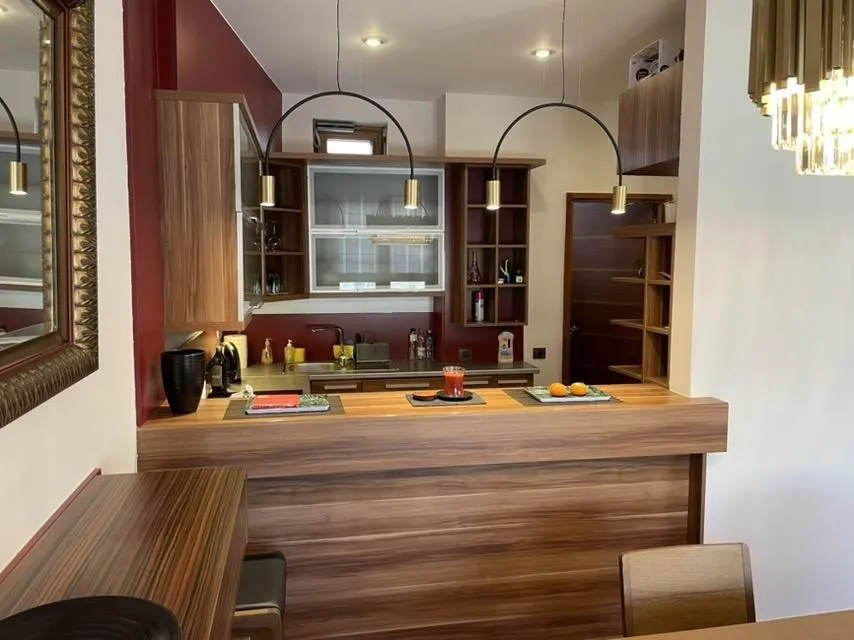 Izdavanje, četvorosoban stan, 118m², Vračar Hram, Vračar Sve Podlokacije