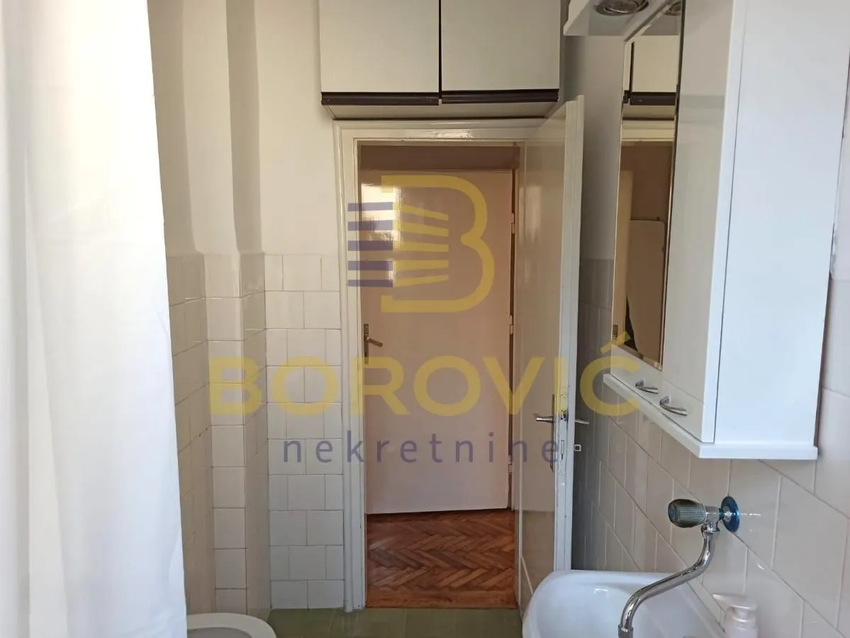 Izdavanje, trosoban stan, 63m², Skadarlija, Beograd