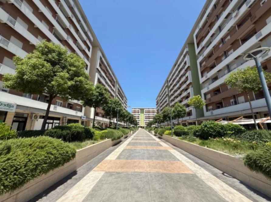 Izdavanje, jednosoban stan, 42m², Central Point, Podgorica