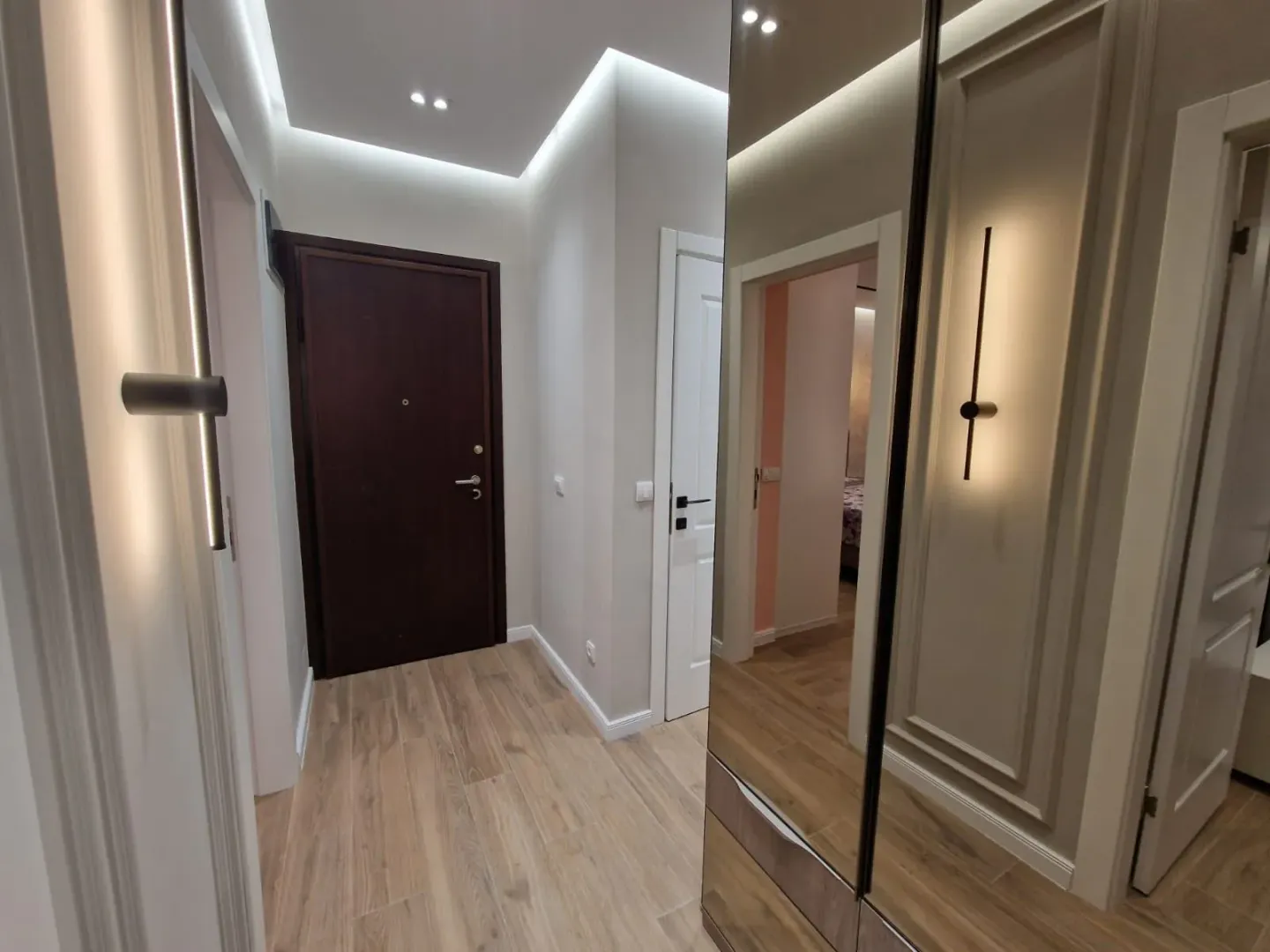 Izdavanje, dvosoban stan, 72m², Tivat, Crna Gora