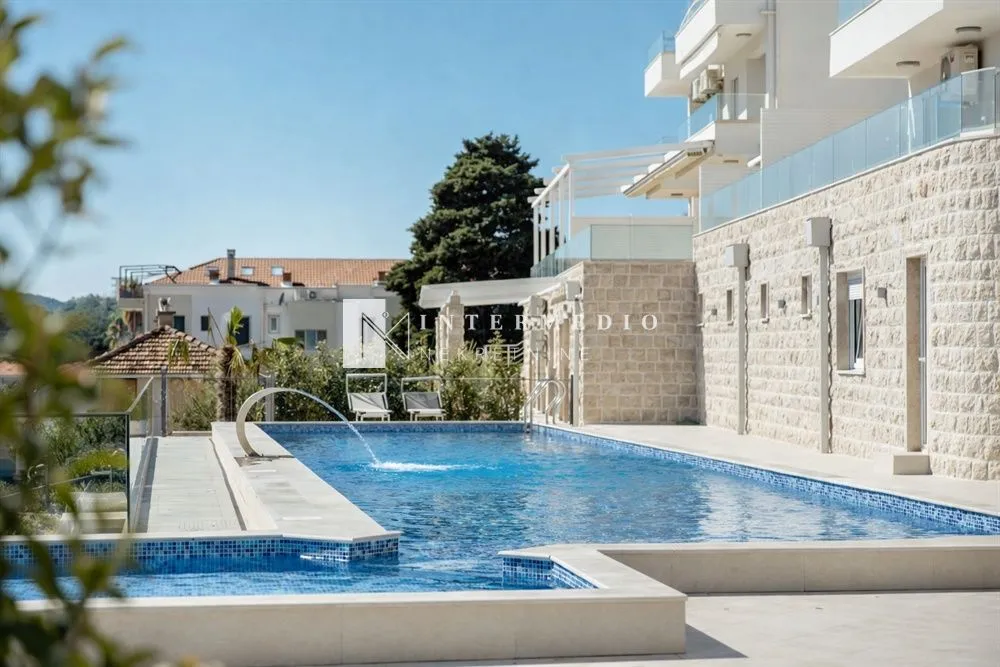 Prodaja, dvosoban stan, 100m², Baošići, Herceg Novi