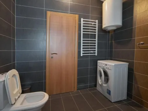 Izdavanje, dvosoban stan, 70m², Centar, Tivat - image 6