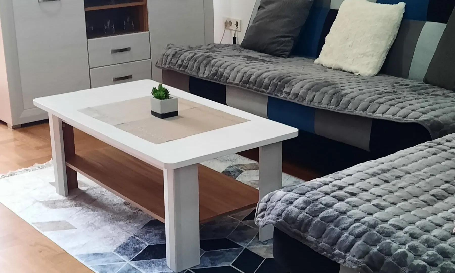 Izdavanje, dvosoban stan, 47m², Igalo, Herceg Novi