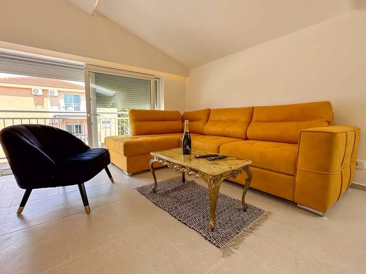Rent, one bedroom apartment, 50m², Centar, Tivat